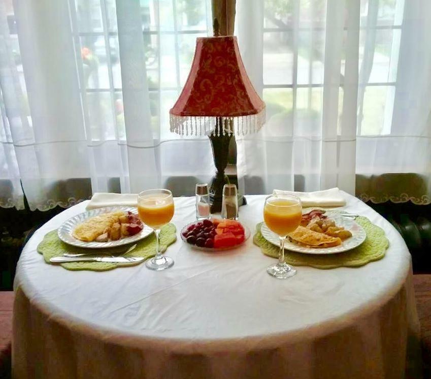 Hanover House Bed And Breakfast Niagarawatervallen Buitenkant foto